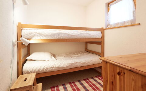 Grand Vue: Lit, Meubles, Sol, Sol, Chambre, Bois, Design Intérieur, Lit Superposé, Drap De Lit, Literie