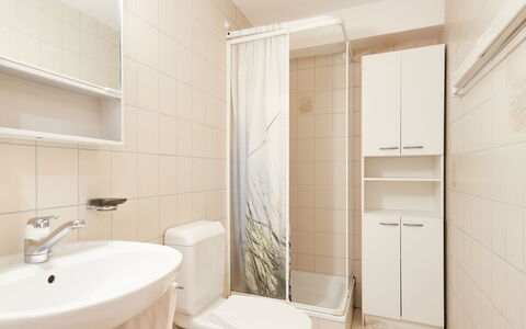 Grand Vue: Sol, Design Intérieur, Sol, Luminaire Plomberie, Plafond, Pièce, Évier, Lavabo, Plomberie, Salle De Bains