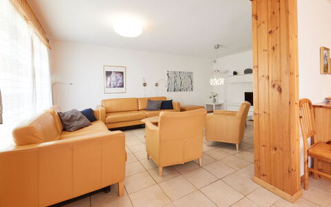 Grand Vue: Meubles, Design Intérieur, Bois, Sol, Canapé, Sol, Plafond, Pièce, Salon, Éclairage
