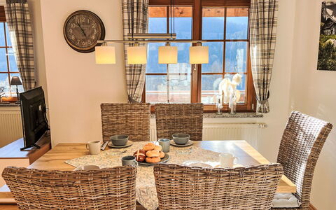Kleine Auszeit: Meubles, Design Intérieur, Chaise, Bois, Sol, Table, Table Cuisine Et Salle A Manger, Salle À Manger, Sol, Plafond