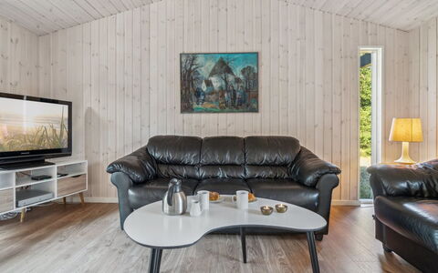 Ahti - 340M from the Sea: Bois, Plafond, Sol, Design Intérieur, Sol, Meubles, Pièce, Domicile, Parquet, Salon