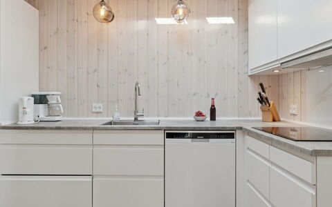 Ahti - 340M from the Sea: Bois, Cuisine, Sol, Design Intérieur, Comptoir, Cabinetry, Appareil De Cuisine, Sol, Meubles, Plafond