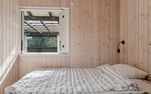 Ahti - 340M from the Sea: Mur, Bois, Chambre, Design Intérieur, Sol, Plafond, Lit, Dur, Pièce, Planche
