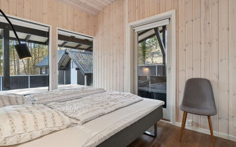 Ahti - 340M from the Sea: Bois, Chambre, Lit, Drap De Lit, Plafond, Literie, Dur, Cadre De Lit, Tache De Bois, Planche