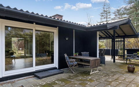 Ahti - 340M from the Sea: Bois, Porte, Domicile, Maison, Siding, Chalet, Cour, Arrière-Cour, Batiments Jardin, Porche