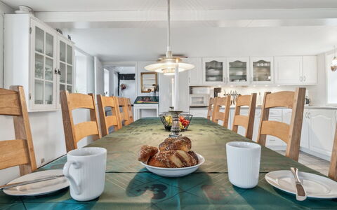 Bena - 2Km from the Sea: Meubles, Design Intérieur, Sol, Luminaire, Plafond, Bois, Table, Sol, Chaise, Salle À Manger