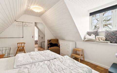 Bena - 2Km from the Sea: Lit, Chambre, Meubles, Design Intérieur, Sol, Mur, Sol, Bois, Plafond, Literie