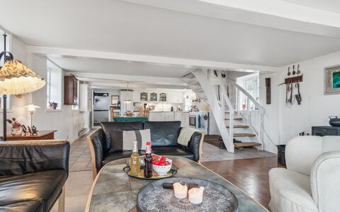 Bena - 2Km from the Sea: Meubles, Design Intérieur, Canapé, Sol, Bois, Sol, Plafond, Salon, Domicile, Appartement