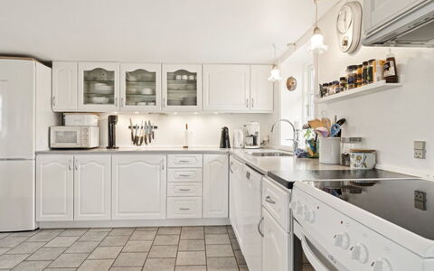 Bena - 2Km from the Sea: Cuisine, Appareil De Cuisine, Comptoir, Cabinetry, Principaux Appliance, Design Intérieur, Sol, Meubles, Plafond, Électroménager