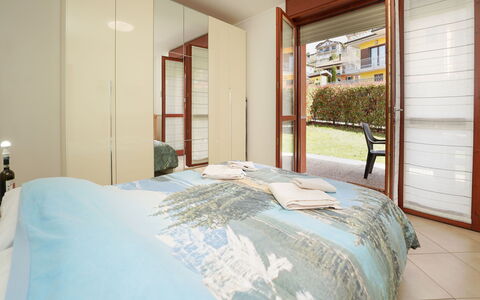 Cà Silvio: Meubles, Design Intérieur, Lit, Sol, Chambre, Bois, Sol, Plafond, Pièce, Textile