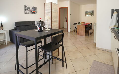 Cà Silvio: Meubles, Design Intérieur, Sol, Sol, Chaise, Bois, Table Cuisine Et Salle A Manger, Table, Pièce, Salle À Manger