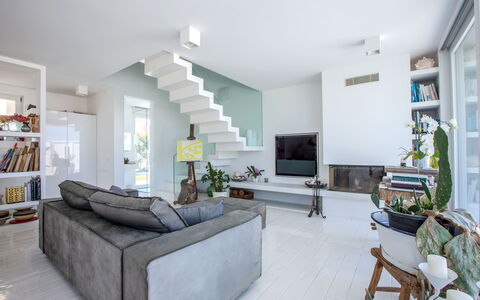 Villa Rosa Del Mare: Design Intérieur, Meubles, Sol, Mur, Canapé, Sol, Bois, Plafond, Salon, Domicile