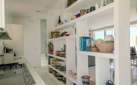 Villa Rosa Del Mare: Design Intérieur, Meubles, Étagère, Rayonnage, Plafond, Sol, Cuisine, Domicile, Sol, Éclairage
