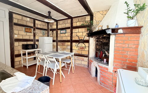 Appartamento Olive Garden, Ac, Wifi, Hvar: Meubles, Sol, Chaise, Plafond, Pièce, Table Cuisine Et Salle A Manger, Tache De Bois, Table Basse, Salon