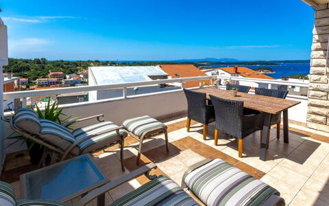 Peaceful Apartment With Beautiful View - Hvar: Appartement, Balcon, Recours, Biens, Condominium, Hôtel, Villa, Eco Hôtel, Mobilier De Jardin, Appartement Penthouse