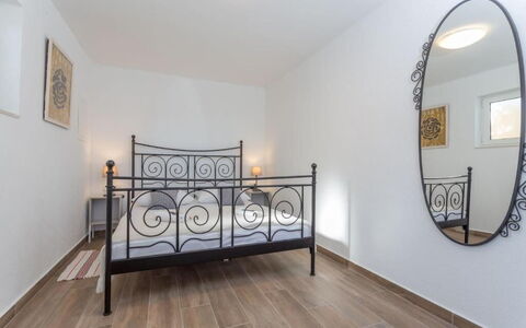 Appartamento Nomads, Ac, Wifi Hvar: Sol, Design Intérieur, Sol, Lit, Meubles, Bois, Chambre, Pièce, Plafond, Éclairage