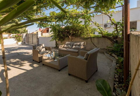 Appartamento Nomads, Ac, Wifi Hvar: Pot De Fleur, Meubles, Mobilier De Jardin, Ombre, Plante D'Appartement, Jardin, Chaise, Cour, Cour