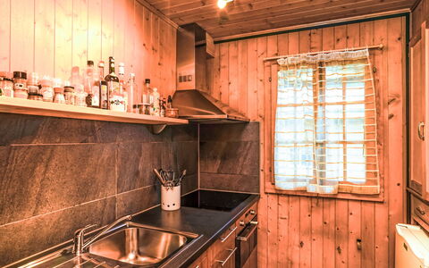 La Capsule: Bois, Plafond, Sol, Sol, Tache De Bois, Dur, Pièce, Luminaire, Cabane En Rondins, Cuisine