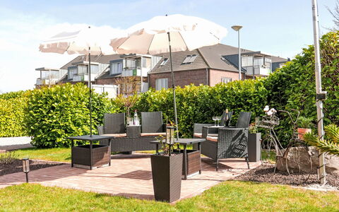 Finca Wismaria: Meubles, Arbuste, Mobilier De Jardin, Chaise, Jardin, Parapluie, Ombre, Aménagement Paysager, Cour
