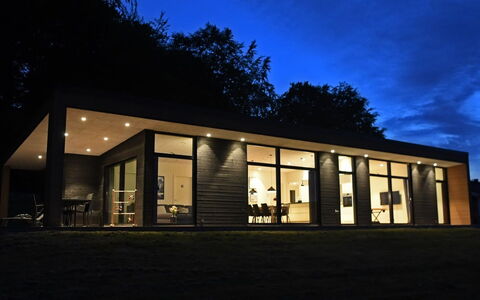 Hildegunda - 600M from the Sea: Toit, Maison, Domicile, Chalet, Porte, Siding, Plate-Forme, Porche, Planche, Dur