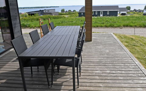 Hildegunda - 600M from the Sea: Toit, Maison, Domicile, Chalet, Porte, Siding, Plate-Forme, Porche, Planche, Dur