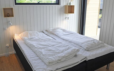 Hildegunda - 600M from the Sea: Chambre, Bois, Lit, Drap De Lit, Literie, Meubles, Sol, Cadre De Lit, Linge, Throw Pillow
