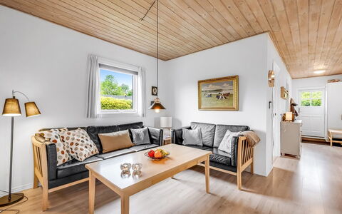 Jerrit - 650M to the Fjord: Design Intérieur, Meubles, Sol, Bois, Sol, Canapé, Plafond, Parquet, Salon, Domicile