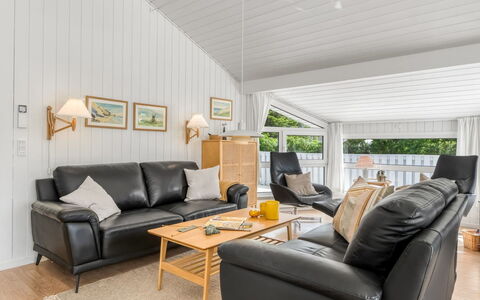 Henri - 1.2Km from the Sea: Design Intérieur, Bois, Canapé, Plafond, Sol, Sol, Meubles, Parquet, Salon
