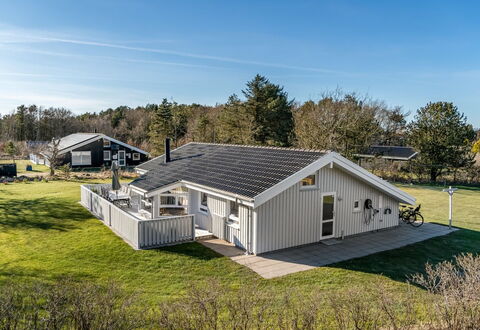 Henri - 1.2Km from the Sea: 