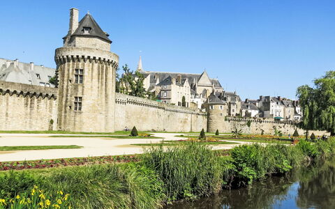 T2 avec Balcon,Calme et Près du Port: Ciel, Château, Attraction Touristique, Palais, Médiéval Architecture, Biens, Demeure Seigneuriale, Manoir