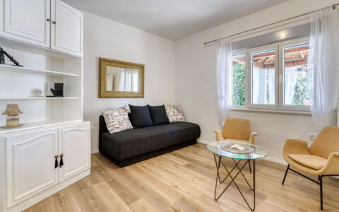 Villa Nika: Meubles, Parquet, Design Intérieur, Sol, Sol, Bois, Revêtement De Sol Stratifié, Canapé, Salon, Domicile