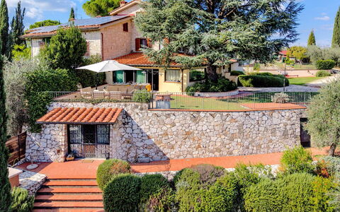Villa Elsa di Bibbiano Pool, Sauna and View: Arbuste, Façade, Architecture, Maison, Zone Résidentielle, Domicile, Jardin, Biens, Hacienda, Villa