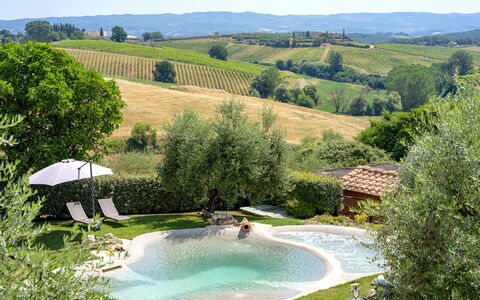 Villa Elsa di Bibbiano Pool, Sauna and View: Piscine, Zone Résidentielle, Maison, Jardin, Recours, Biens, Arrière-Cour, Mobilier De Jardin, Eco Hôtel, Hacienda