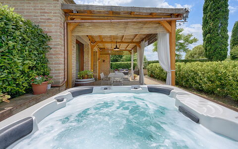Capanna Di Elfo: Piscine, Recours, Meubles, Pot De Fleur, Eco Hôtel, Loisir, Plante D'Appartement, Mobilier De Jardin, Baignoire