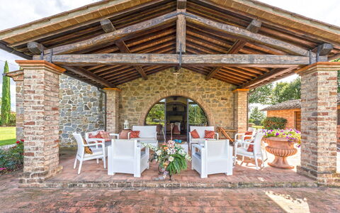 Dimora Di Castroncello: Jardin, Biens, Hacienda, Structure En Plein Air, Aménagement Paysager, Patio, Pot De Fleur, Vélo, Cour, Ombre