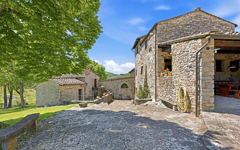 La Dimora del Chianti Dimora: Stunning Tuscan Ston: Mur, Bâtiment, Maison, Architecture, Zone Rurale, Paysage, Mur De Pierre, Domicile, Toit, Chalet