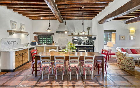 La Dimora del Chianti Dimora: Stunning Tuscan Ston: Meubles, Design Intérieur, Sol, Bois, Plafond, Sol, Table, Chaise, Cuisine, Éclairage