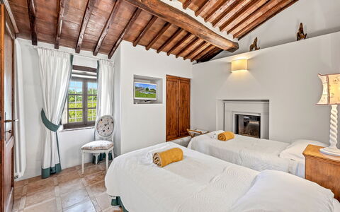 La Dimora del Chianti Dimora: Stunning Tuscan Ston: Domicile, Meubles, Maison, Lit, Chambre, Appartement, Recours, Villa, Hôtel, Biens