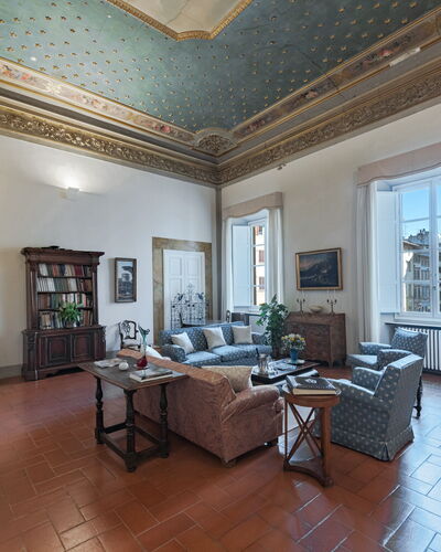 Elegant Suite: Exclusive Florence Apartment with V