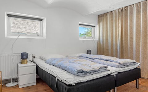 Ilsebeth - 400M from the Sea: Chambre, Lit, Design Intérieur, Sol, Sol, Meubles, Drap De Lit, Plafond, Literie, Éclairage
