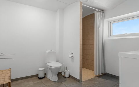 Ilsebeth - 400M from the Sea: Sol, Mur, Sol, Luminaire Plomberie, Plafond, Toilette, Design Intérieur, Siège De Toilette, Salle De Bains, Composite
