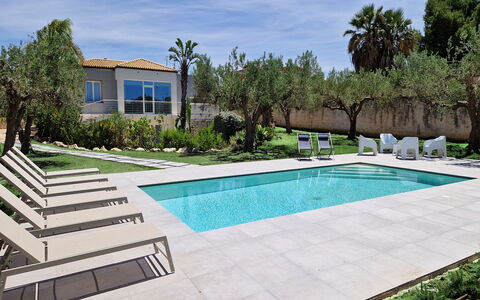Villa Virginia: Piscine, Mobilier De Jardin, Recours, Meubles, Ombre, Balancelle, Composite, Jardin, Aménagement Paysager, Eco Hôtel
