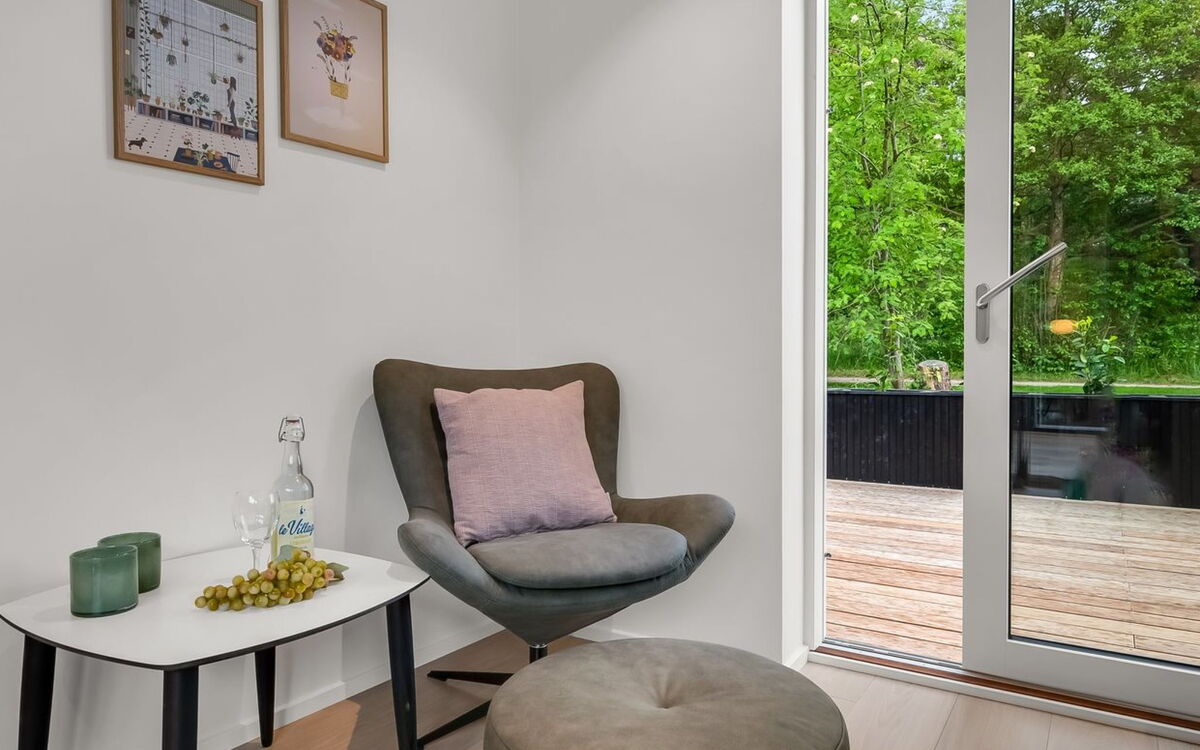 Hortense - 900M from the Sea