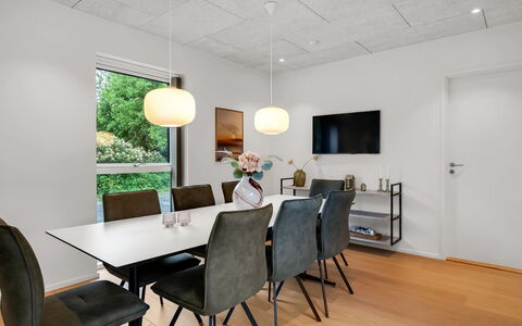 Hortense - 900M from the Sea: Meubles, Design Intérieur, Sol, Mur, Sol, Luminaire, Chaise, Table, Salle À Manger, Bois