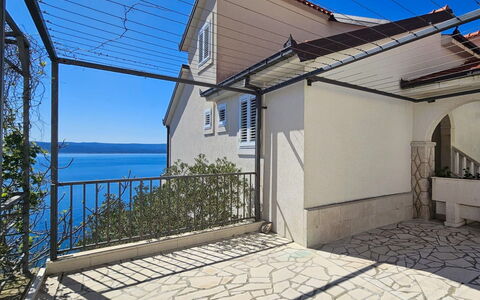 Omiš 902: Balcon, Balustrade, Ombre, Clôture, Porche, Escaliers, Balustre, Villa, Accueil Escrime, Plate-Forme