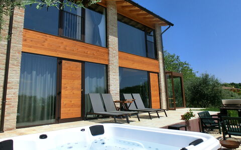 Villa Montello Pool, Jacuzzi, Ac, Wifi, Treviso: Composite, Piscine, Ombre, Eco Hôtel, Tache De Bois, Biens, Mobilier De Jardin, Villa, Recours, Dur