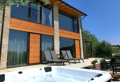Villa Montello Pool, Jacuzzi, Ac, Wifi, Treviso: Composite, Piscine, Ombre, Eco Hôtel, Tache De Bois, Biens, Mobilier De Jardin, Villa, Recours, Dur