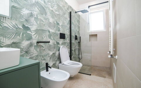 Villa Donnosanto a 5 Minuti Da Spiaggia. Ostuni 10: Luminaire Plomberie, Siège De Toilette, Toilette, Design Intérieur, Salle De Bains, Sol, Sol, Évier, Lavabo, Plomberie