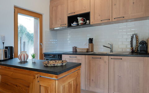 Le Katanga: Comptoir, Cabinetry, Meubles, Cuisine, Sol, Appareil De Cuisine, Design Intérieur, Bois, Tiroir, Placard