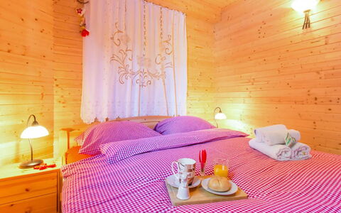 Lea: Bois, Design Intérieur, Domicile, Tache De Bois, Linge, Hôtel, Chambre, Literie, Lit, Rideau